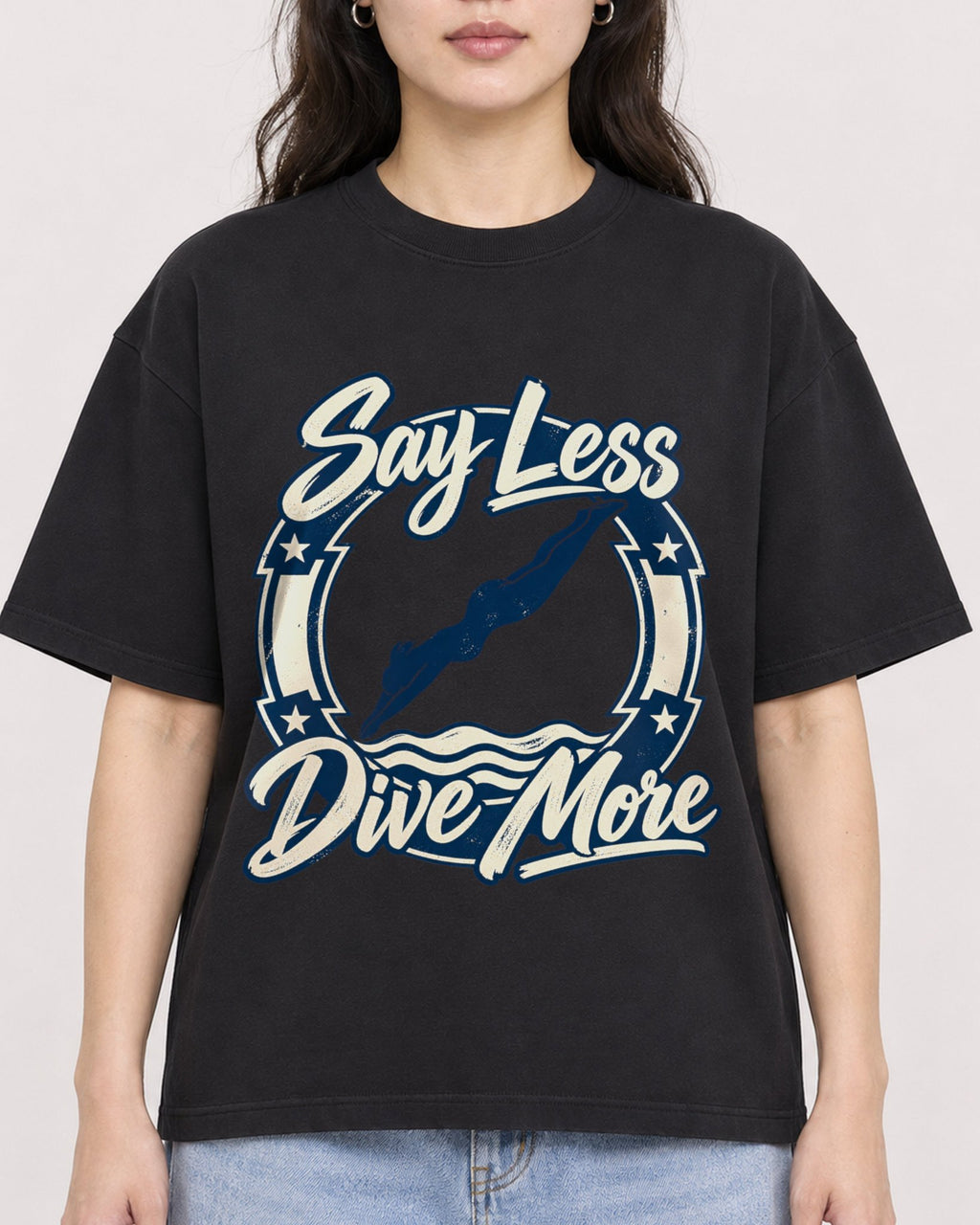 Mockup Boxy Heavyweight Tee Black female close-up 03
