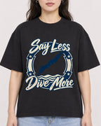Mockup Boxy Heavyweight Tee Black female close-up 03