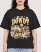Mockup Boxy Heavyweight Tee Black female close-up 03