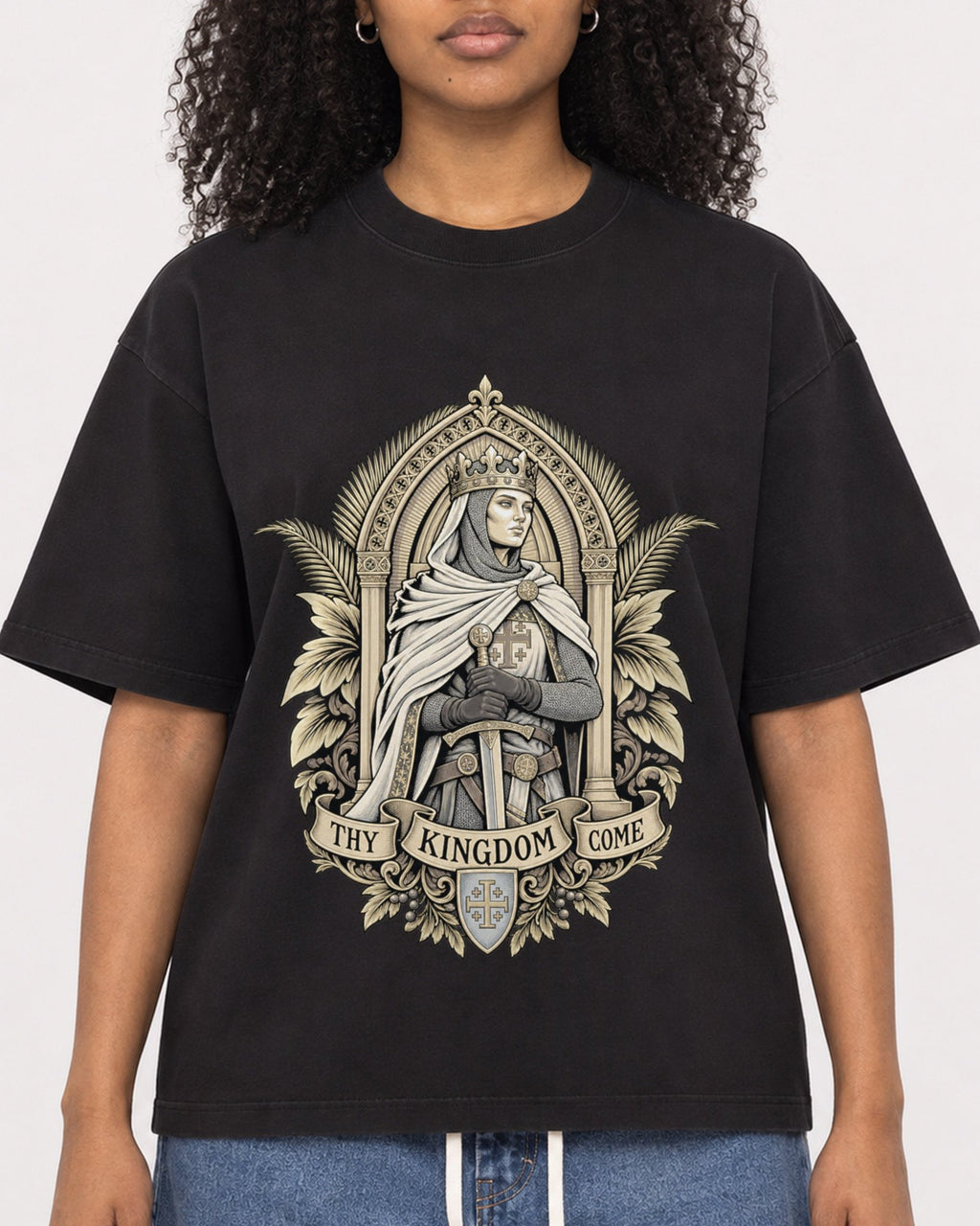 Mockup Boxy Heavyweight Tee Black female close-up 05