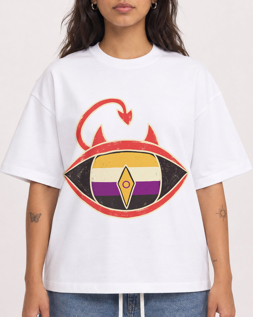 Mockup Boxy Heavyweight Tee White female close-up 06