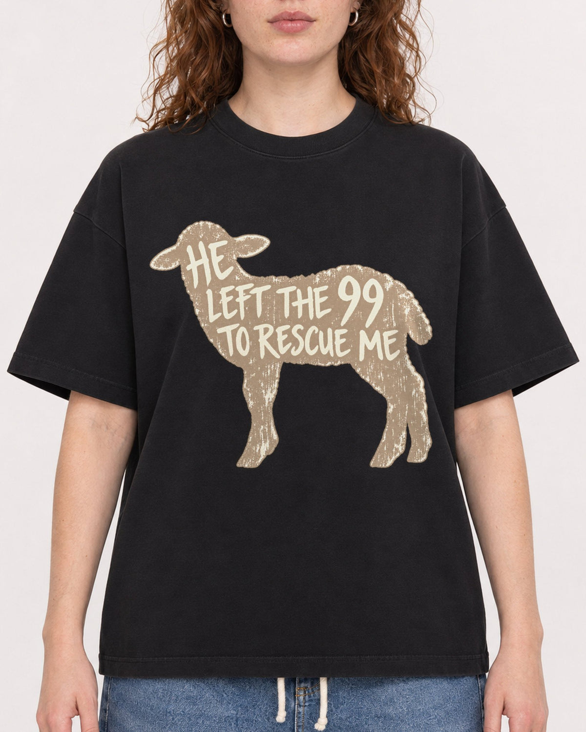 Mockup Boxy Heavyweight Tee Black female close-up 09