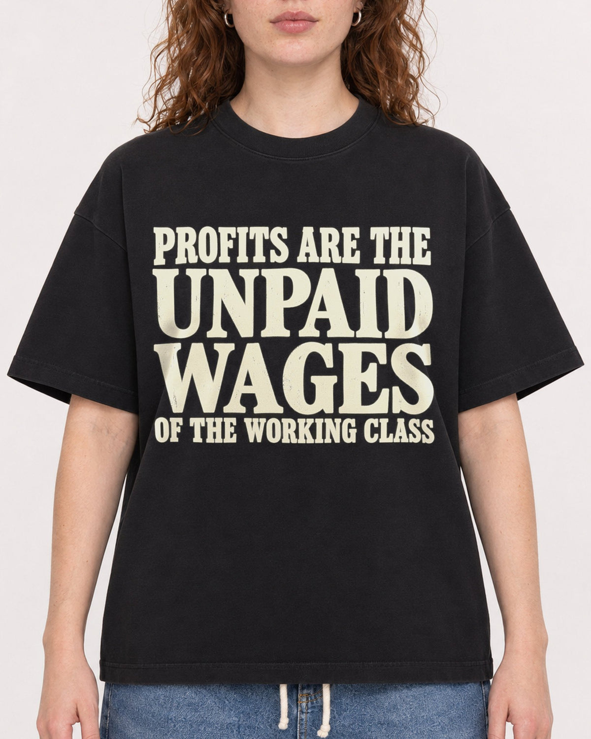 Mockup Boxy Heavyweight Tee Black female close-up 09