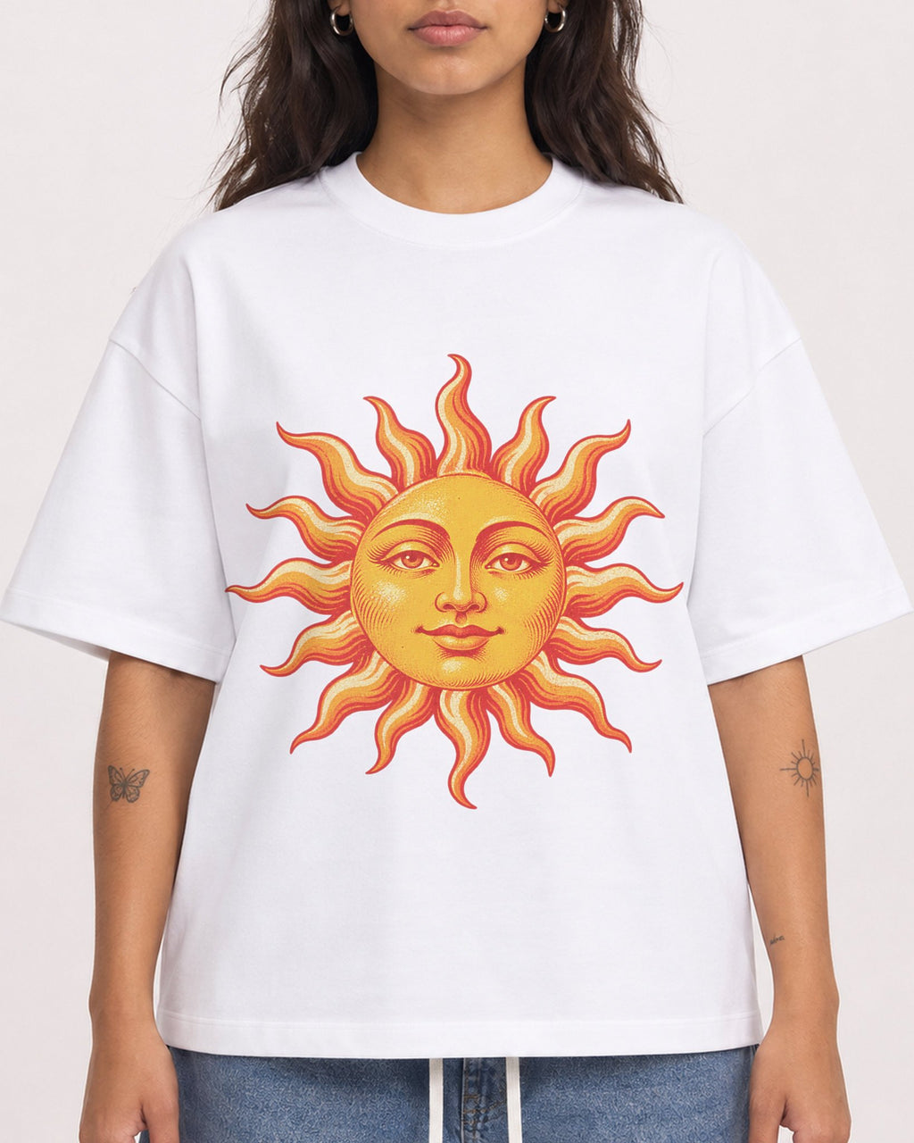 Mockup Boxy Heavyweight Tee White female close-up 06