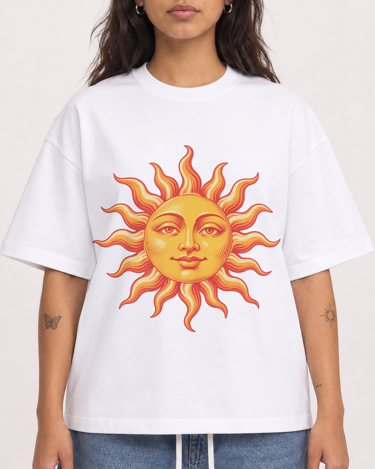 Mockup Boxy Heavyweight Tee White female close-up 06