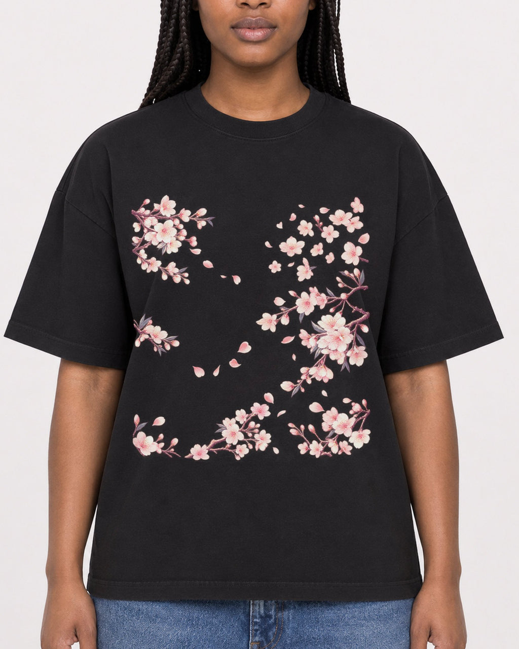 Mockup Boxy Heavyweight Tee Black female close-up 04
