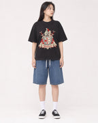 Mockup Boxy Heavyweight Tee Black female full-body 01