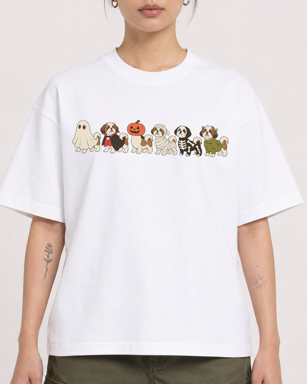 Mockup Boxy Heavyweight Tee White female close-up 12