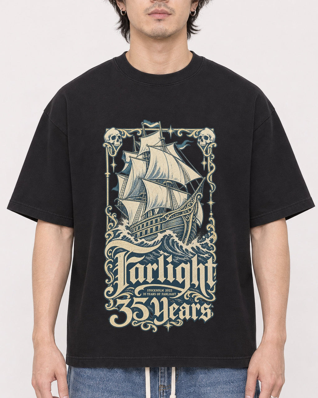 Mockup Boxy Heavyweight Tee Black male close-up 03
