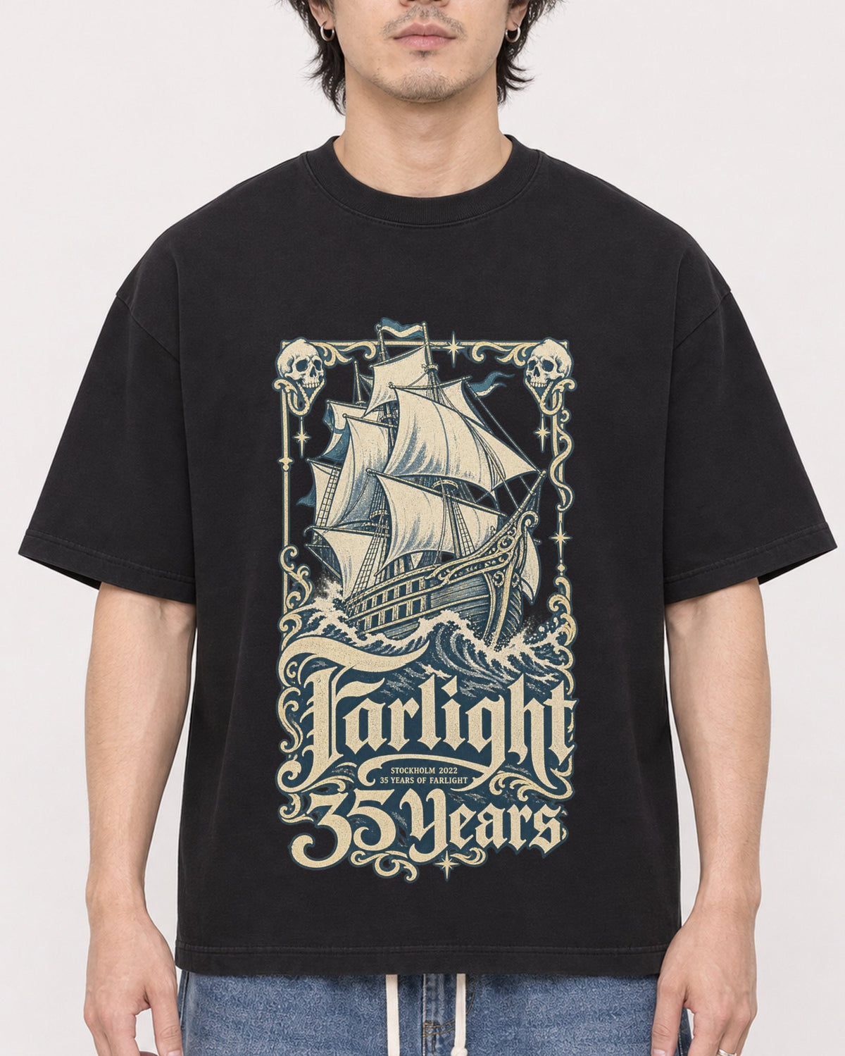 Mockup Boxy Heavyweight Tee Black male close-up 03