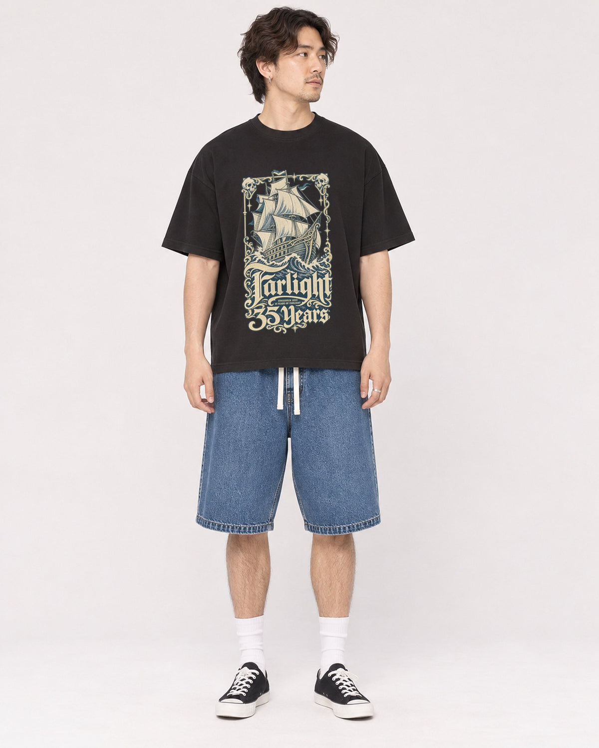 Mockup Boxy Heavyweight Tee Black male full-body 03