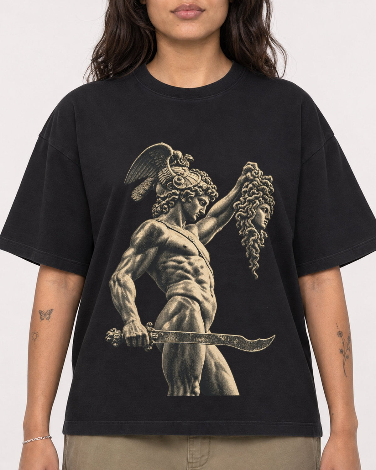 Mockup Boxy Heavyweight Tee Black female close-up 06