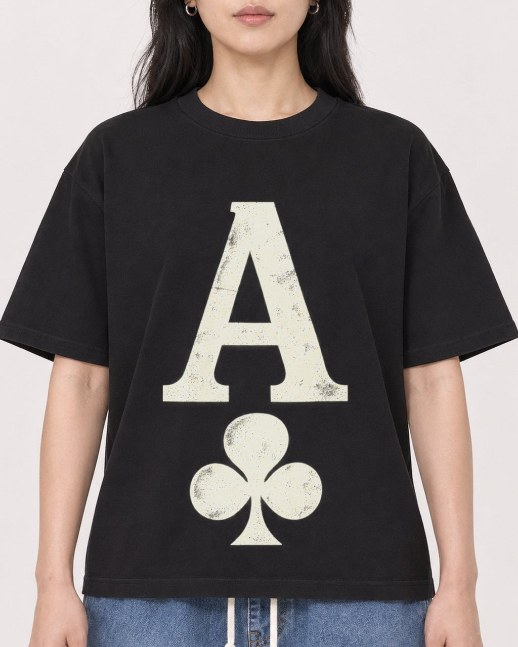 Mockup Boxy Heavyweight Tee Black female close-up 13