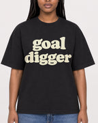 Mockup Boxy Heavyweight Tee Black female close-up 04
