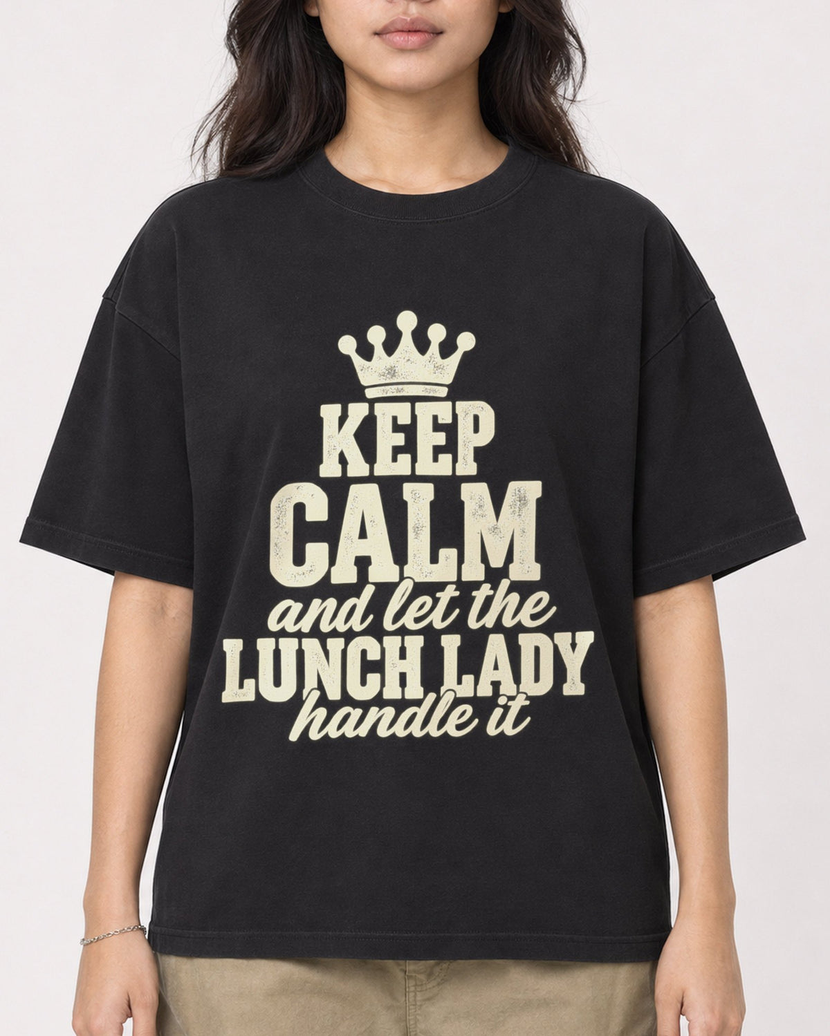 Mockup Boxy Heavyweight Tee Black female close-up 02