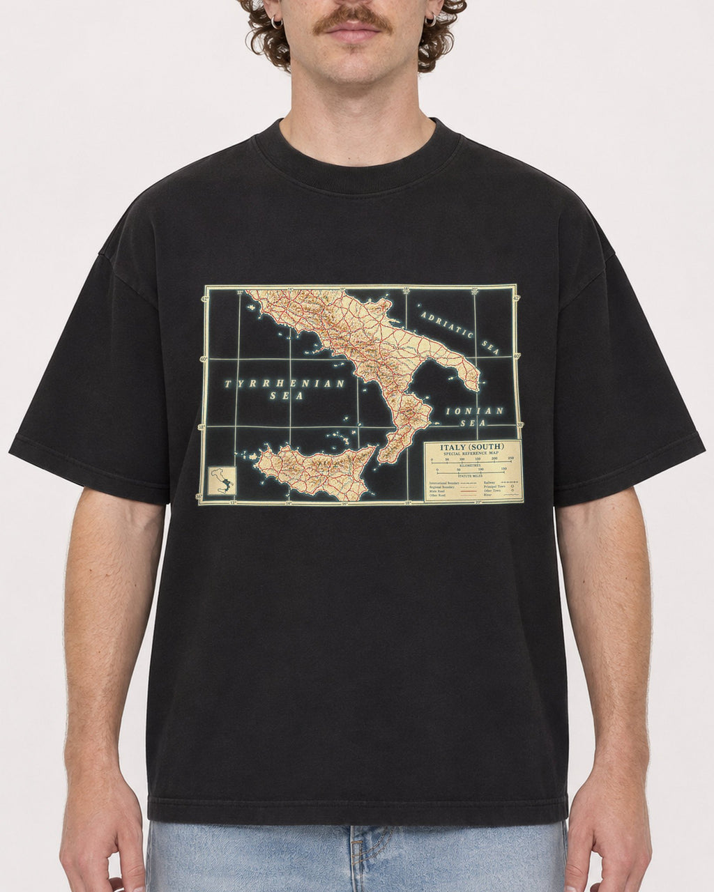 Mockup Boxy Heavyweight Tee Black male close-up 09