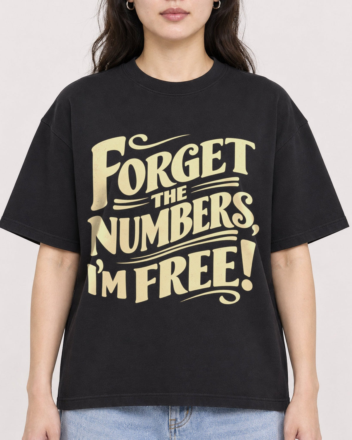 Mockup Boxy Heavyweight Tee Black female close-up 03