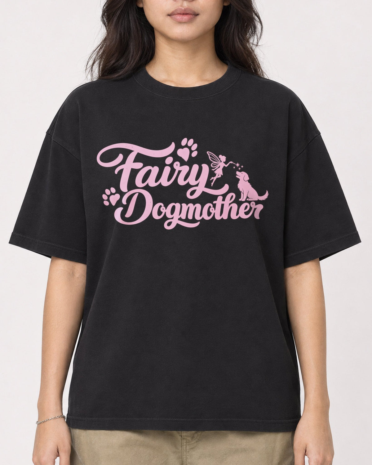 Mockup Boxy Heavyweight Tee Black female close-up 02