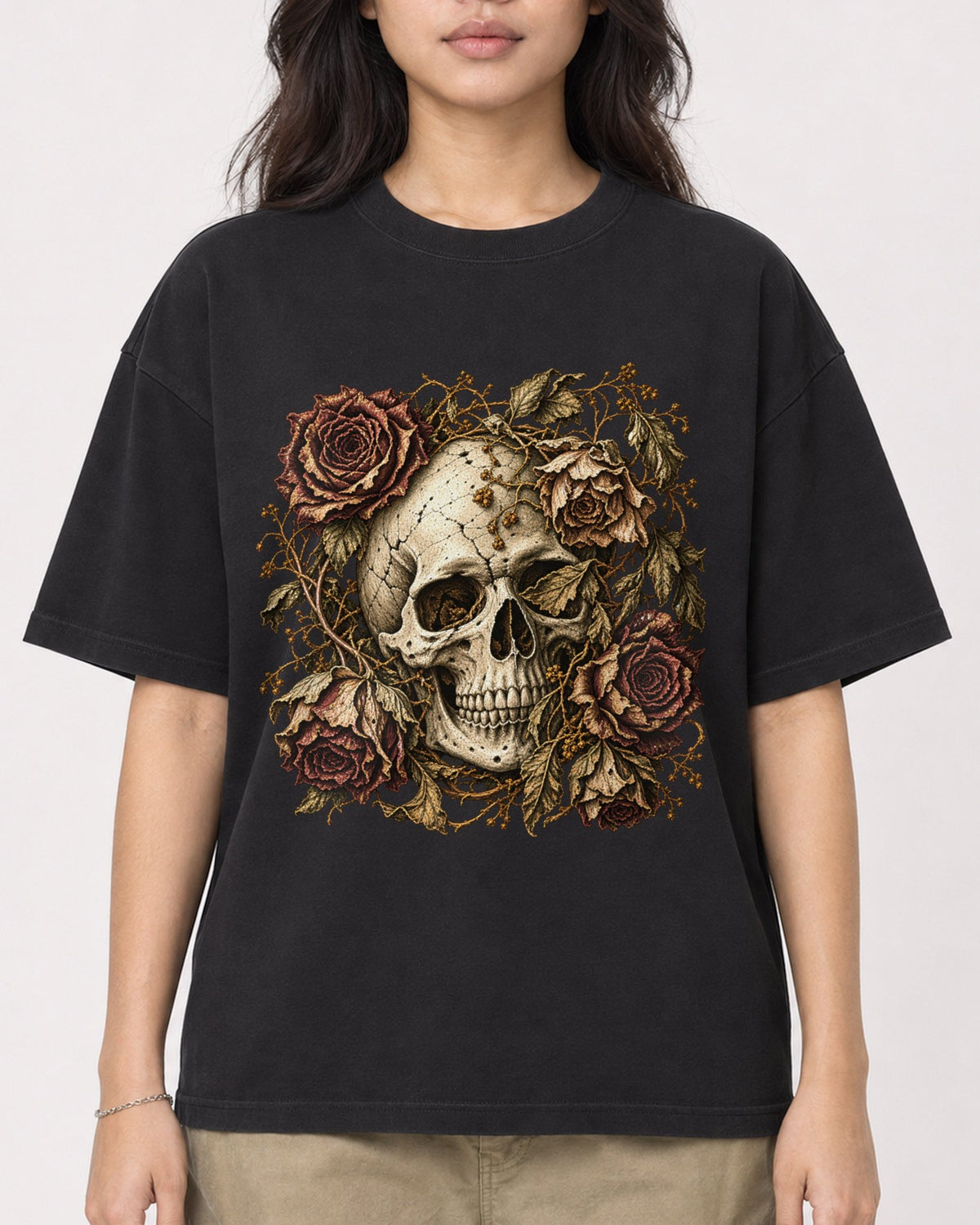 Mockup Boxy Heavyweight Tee Black female close-up 02