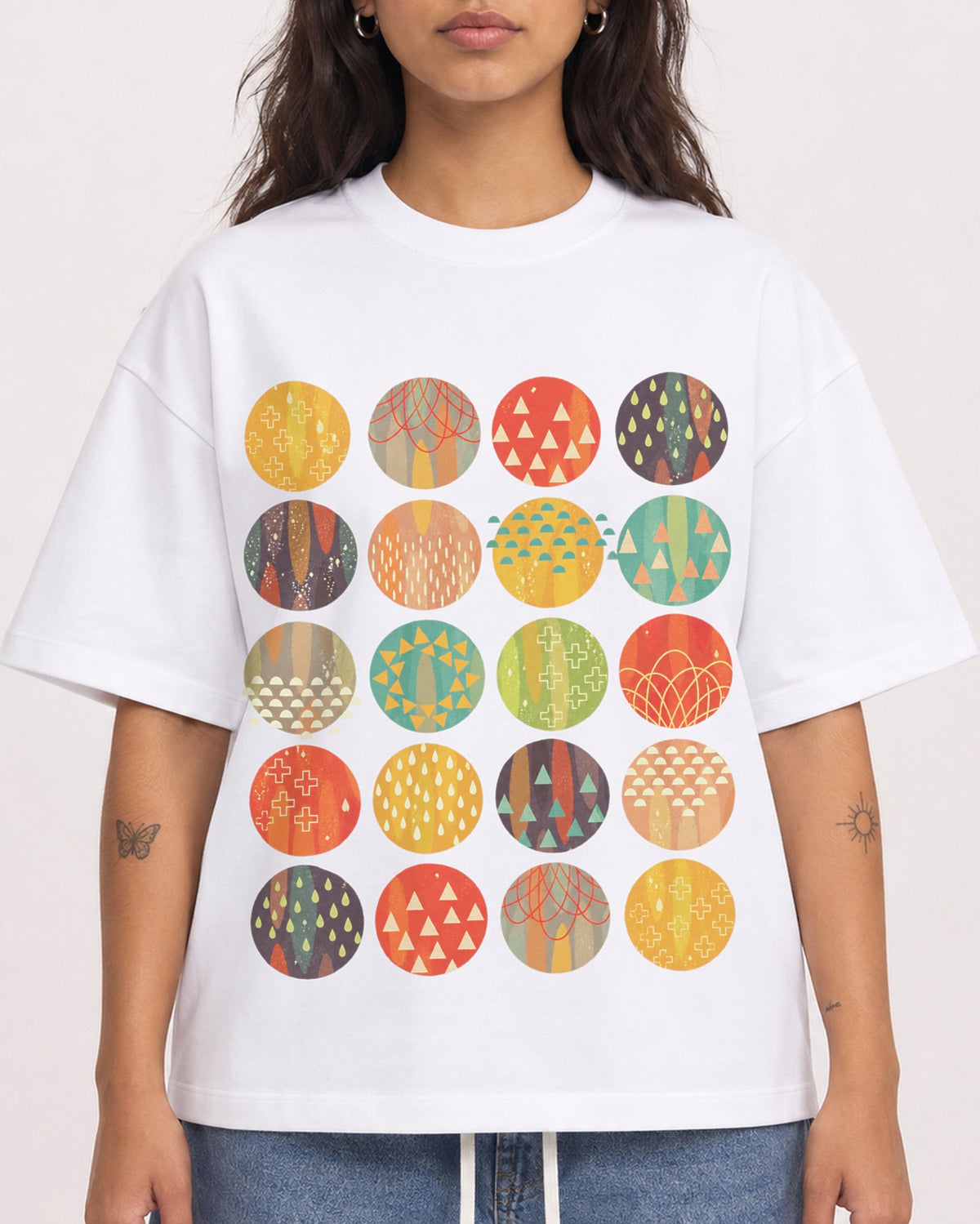 Mockup Boxy Heavyweight Tee White female close-up 06
