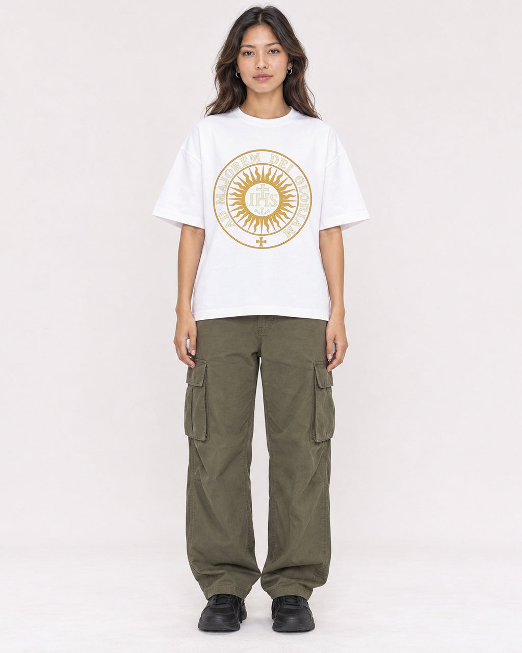 Mockup Boxy Heavyweight Tee White female full-body 02