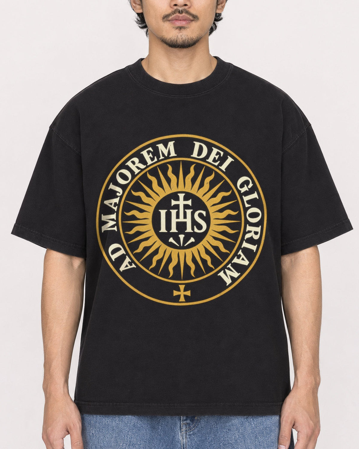 Mockup Boxy Heavyweight Tee Black male close-up 02