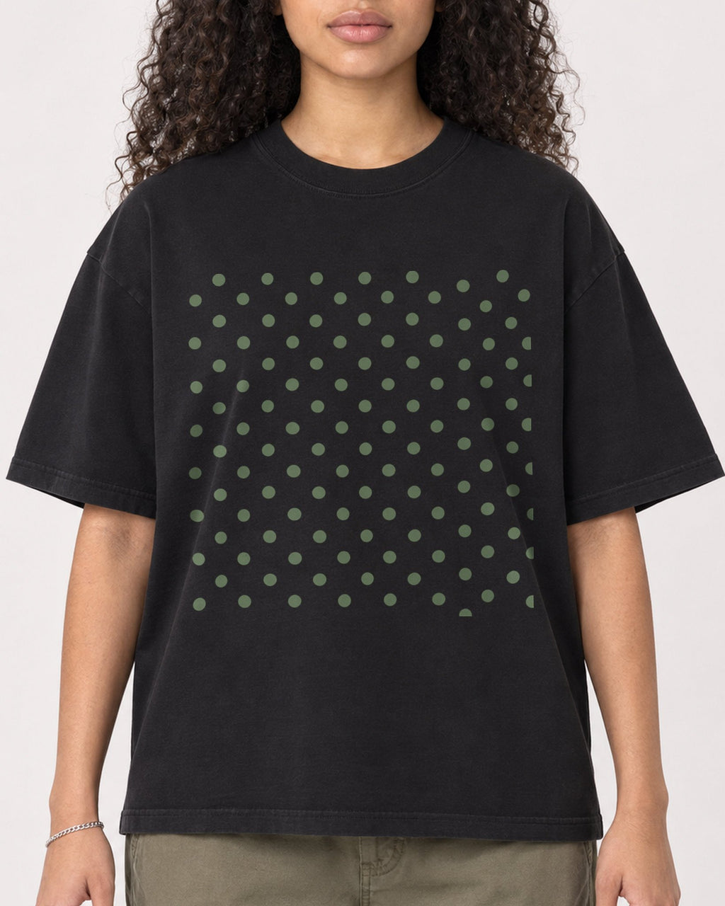 Mockup Boxy Heavyweight Tee Black female close-up 10