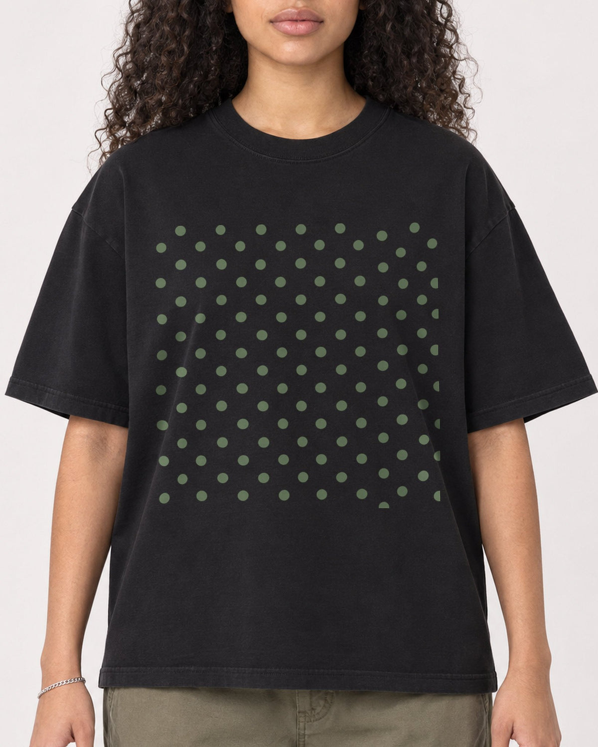 Mockup Boxy Heavyweight Tee Black female close-up 10