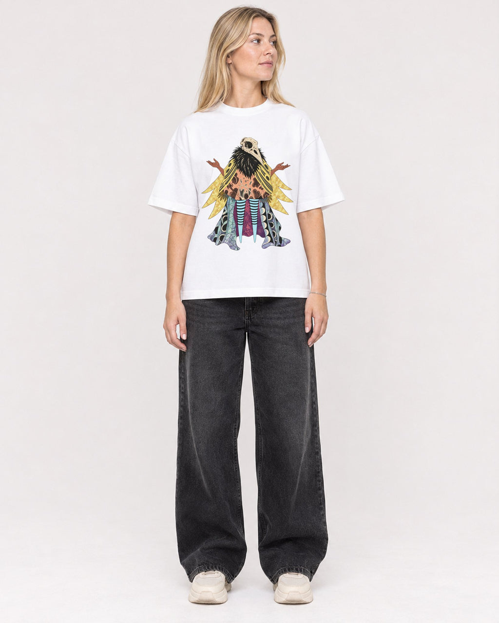 Mockup Boxy Heavyweight Tee White female full-body 08