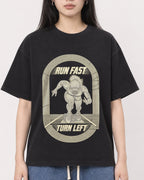 Mockup Boxy Heavyweight Tee Black female close-up 01