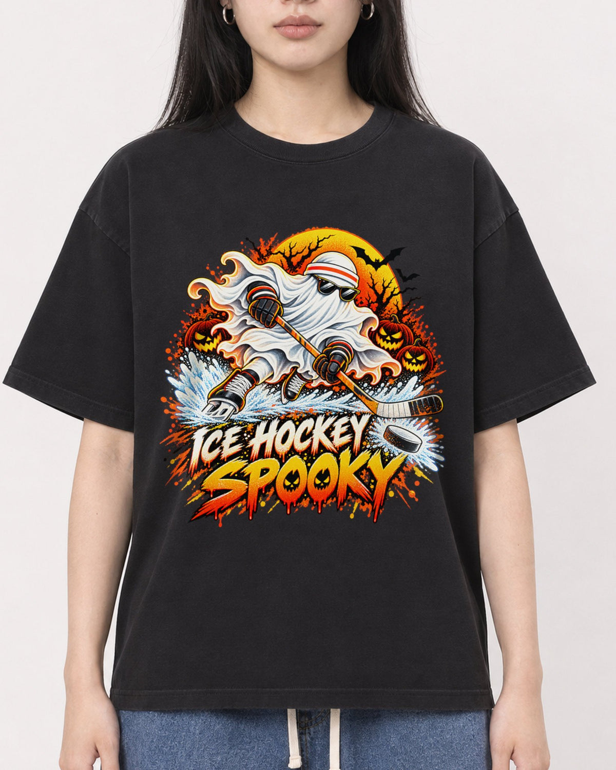 Mockup Boxy Heavyweight Tee Black female close-up 01