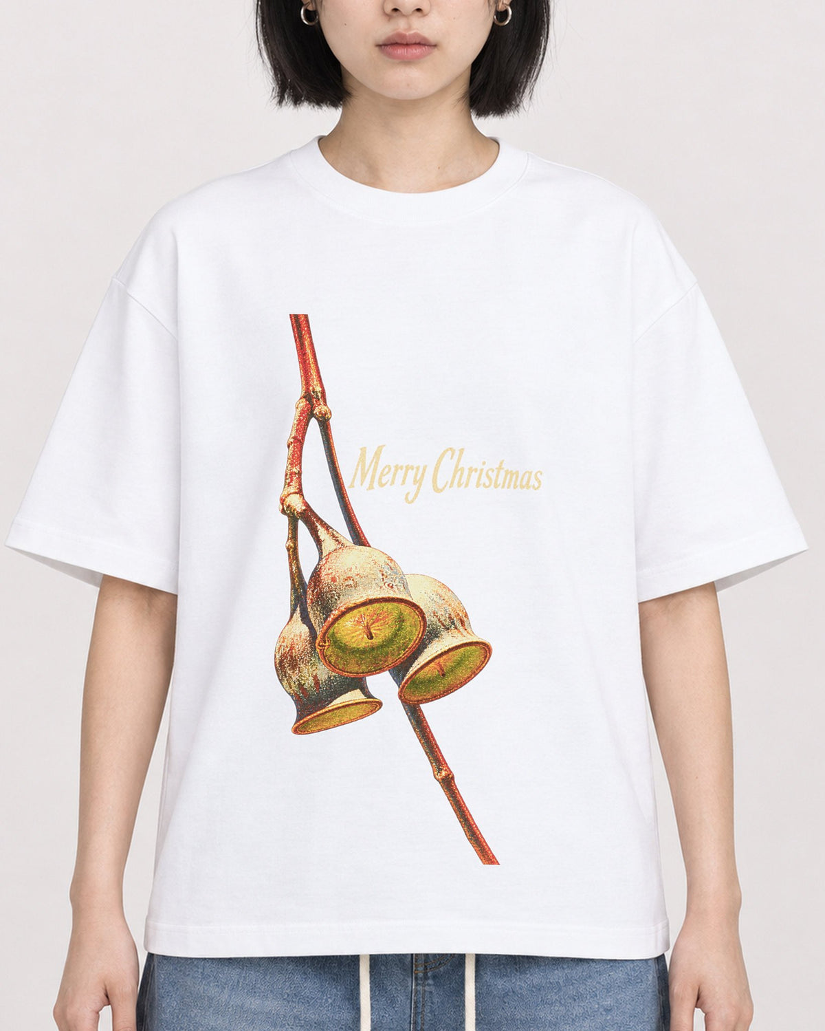Mockup Boxy Heavyweight Tee White female close-up 11