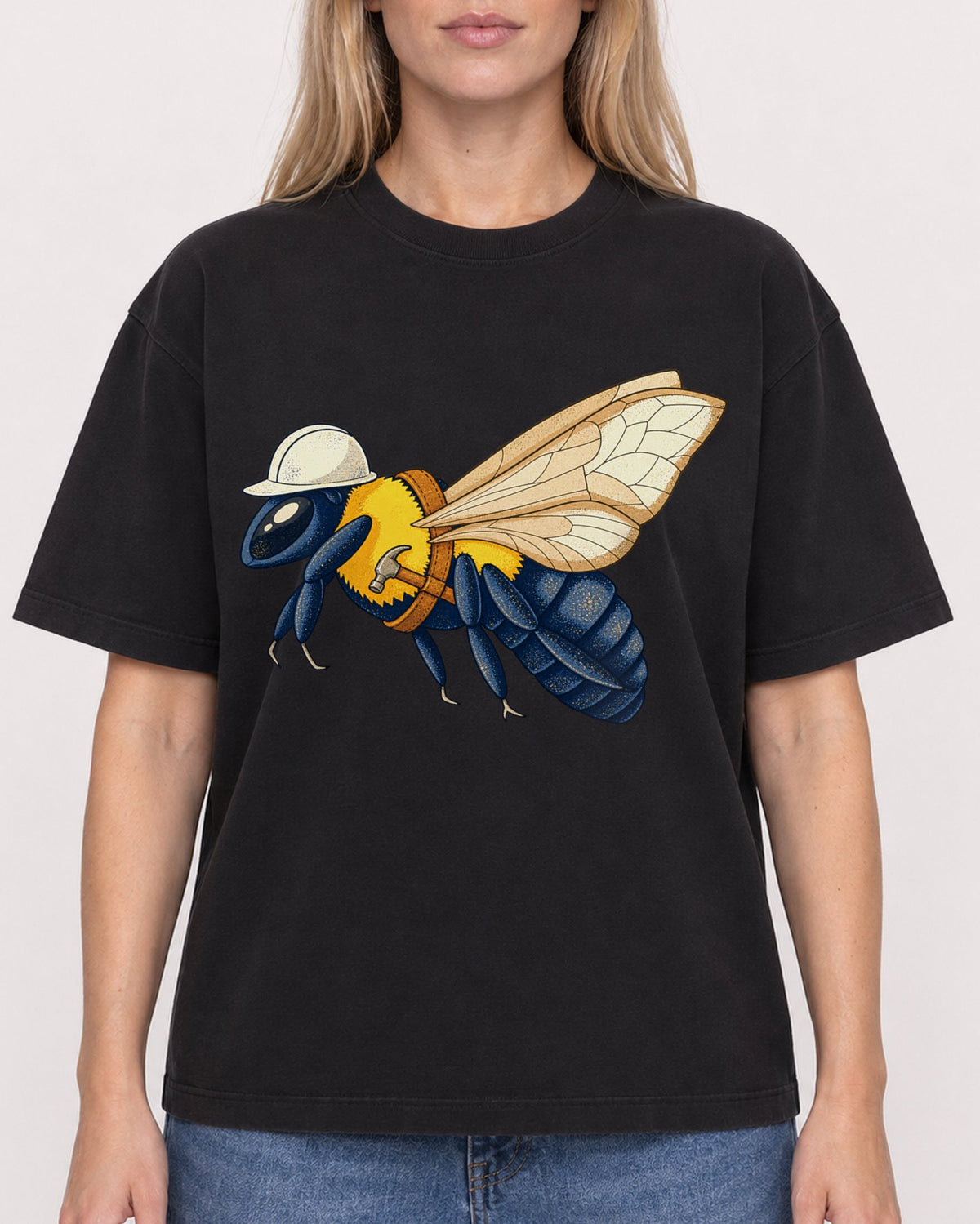 Mockup Boxy Heavyweight Tee Black female close-up 08