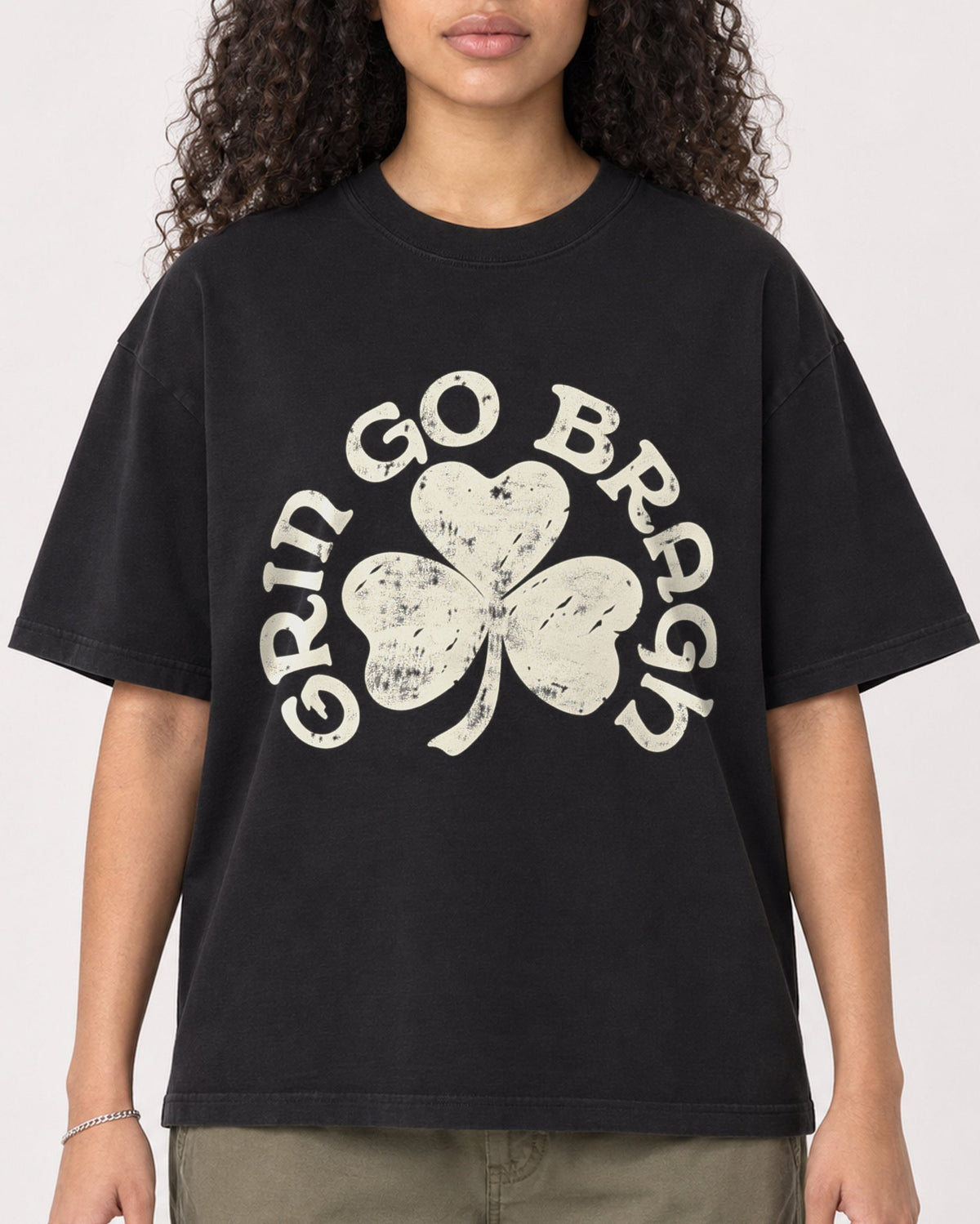 Mockup Boxy Heavyweight Tee Black female close-up 10