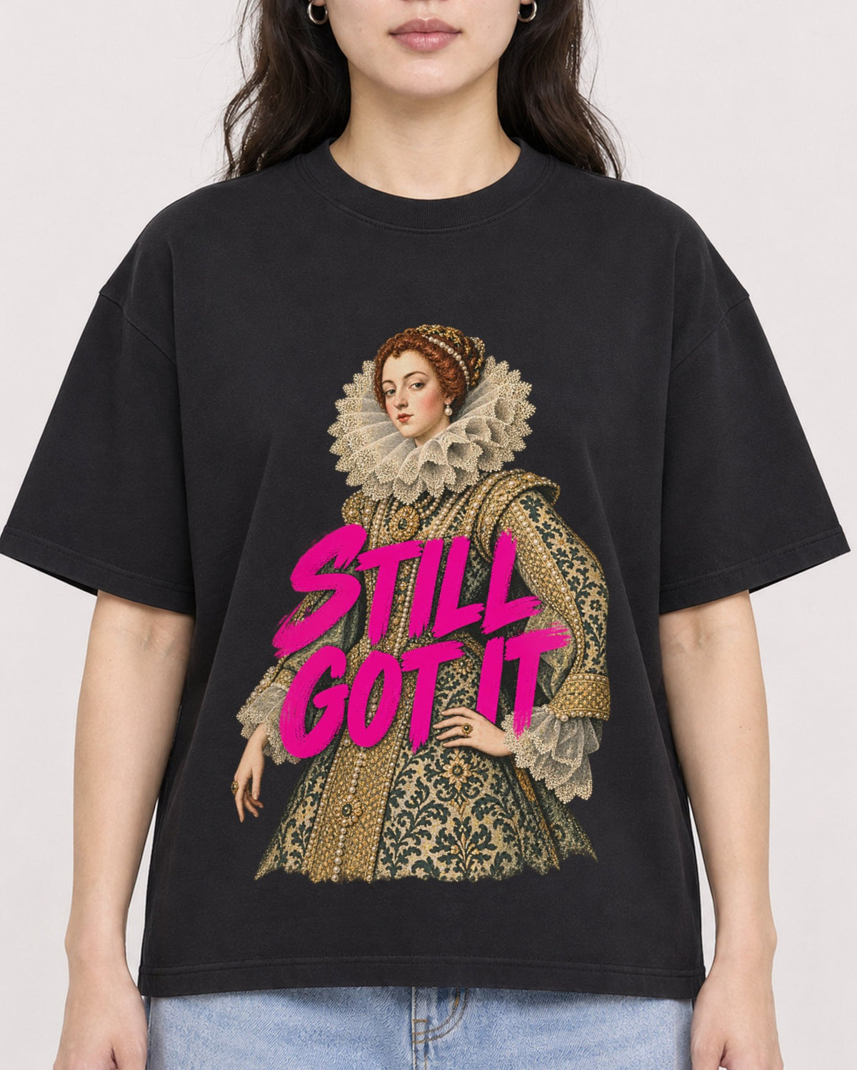 Mockup Boxy Heavyweight Tee Black female close-up 03