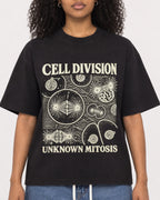 Mockup Boxy Heavyweight Tee Black female close-up 05