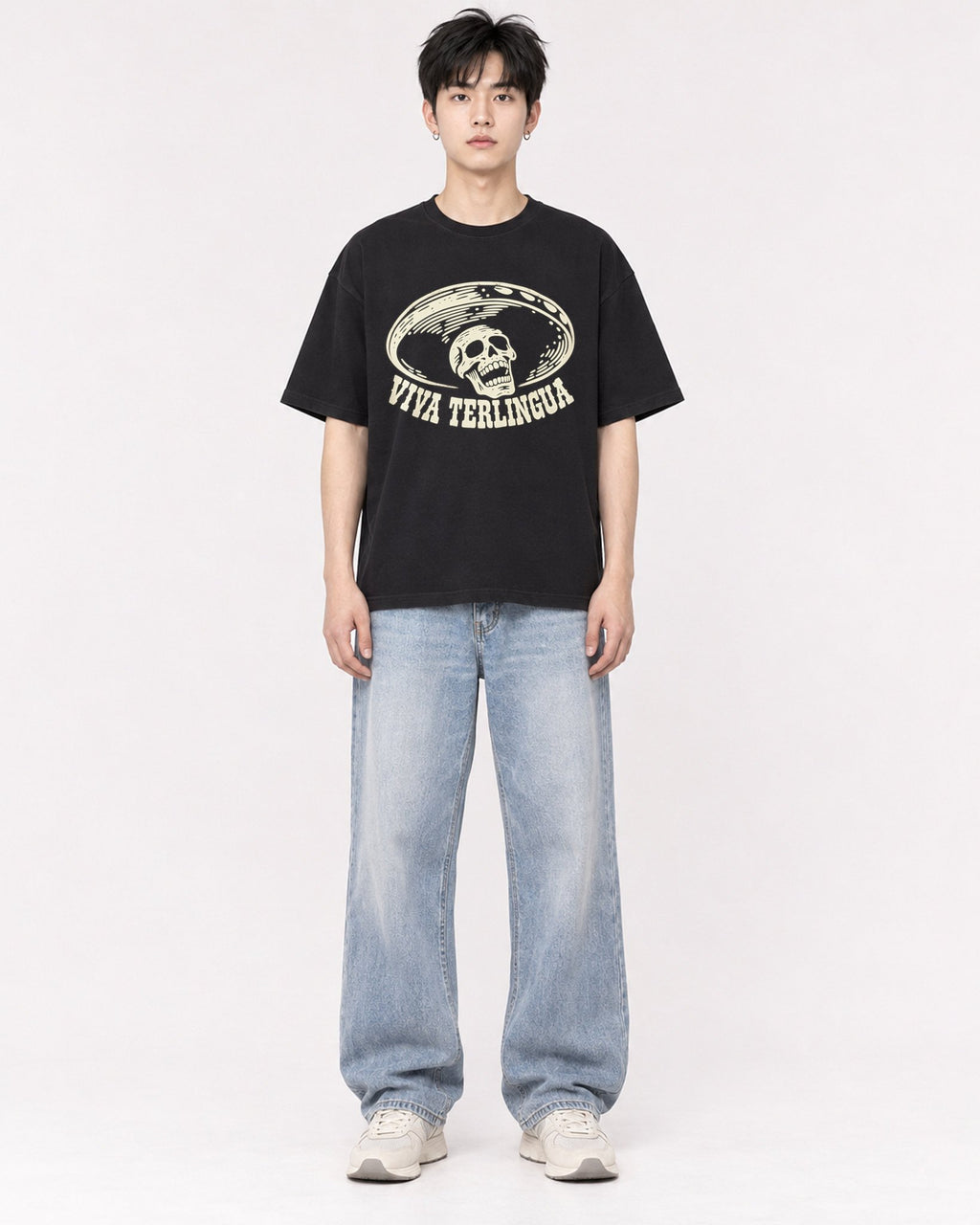 Mockup Boxy Heavyweight Tee Black male full-body 01