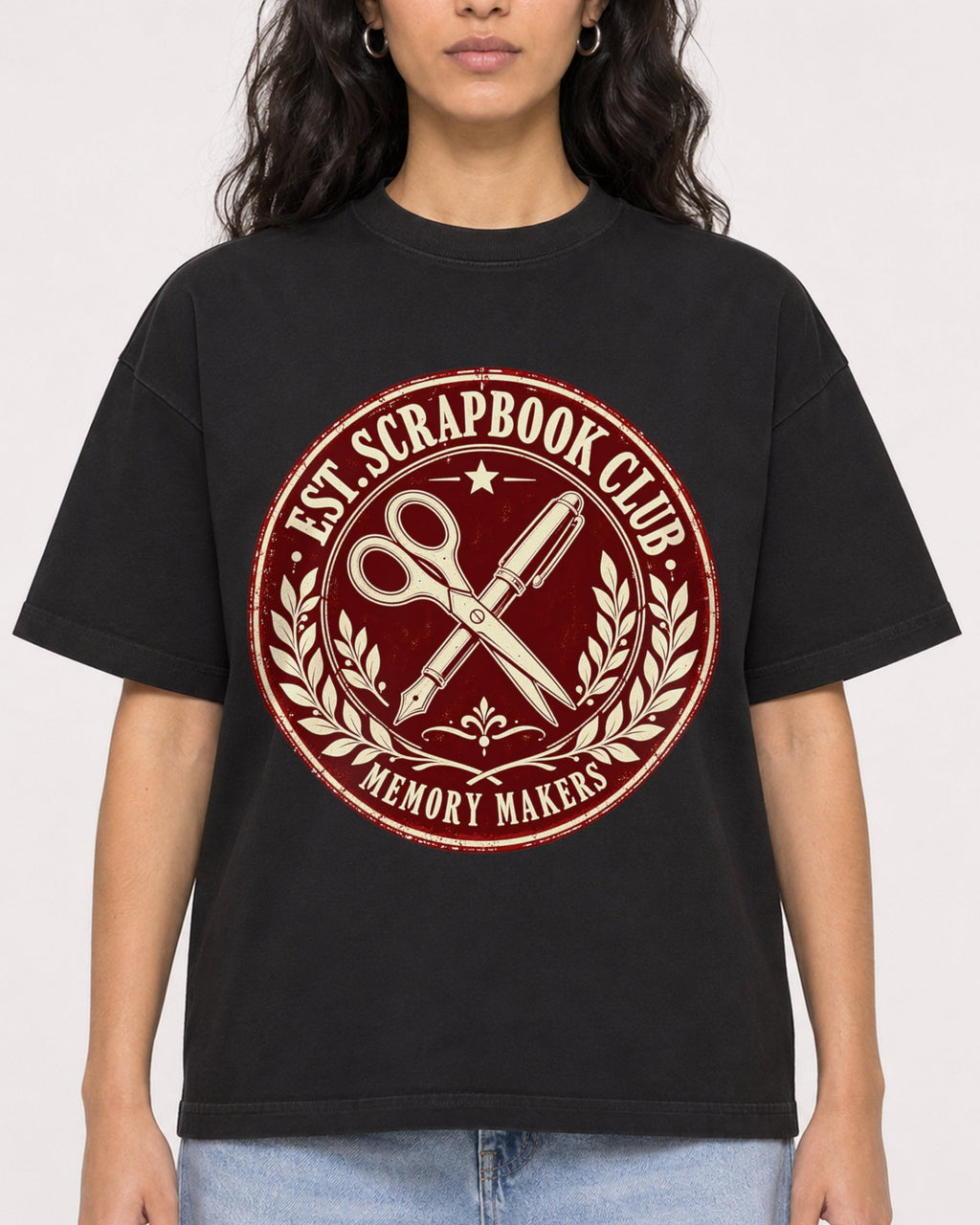 Mockup Boxy Heavyweight Tee Black female close-up 07