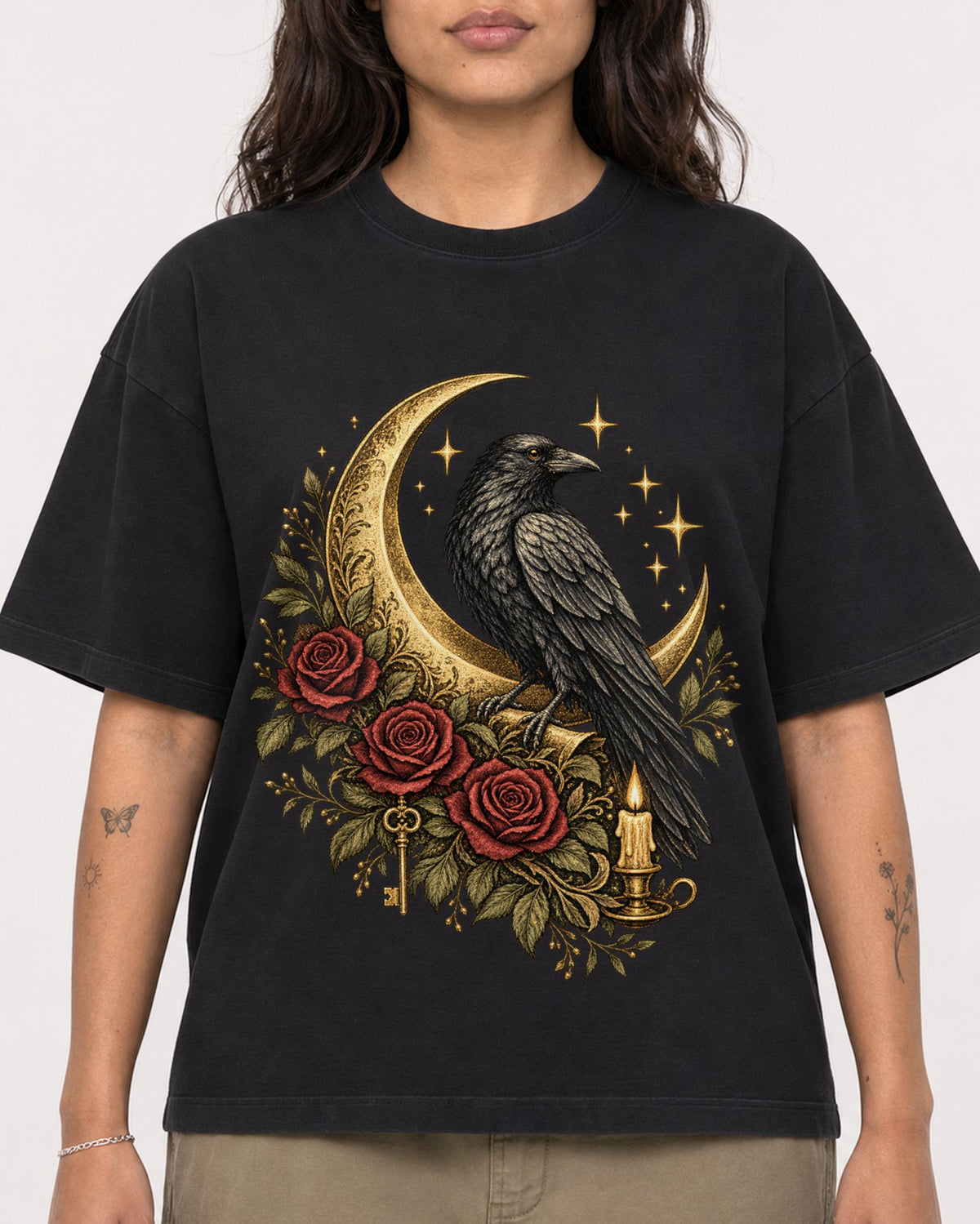 Mockup Boxy Heavyweight Tee Black female close-up 06