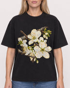 Mockup Boxy Heavyweight Tee Black female close-up 08