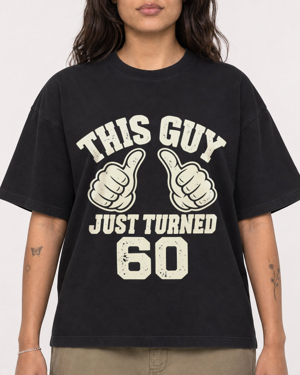 Mockup Boxy Heavyweight Tee Black female close-up 06