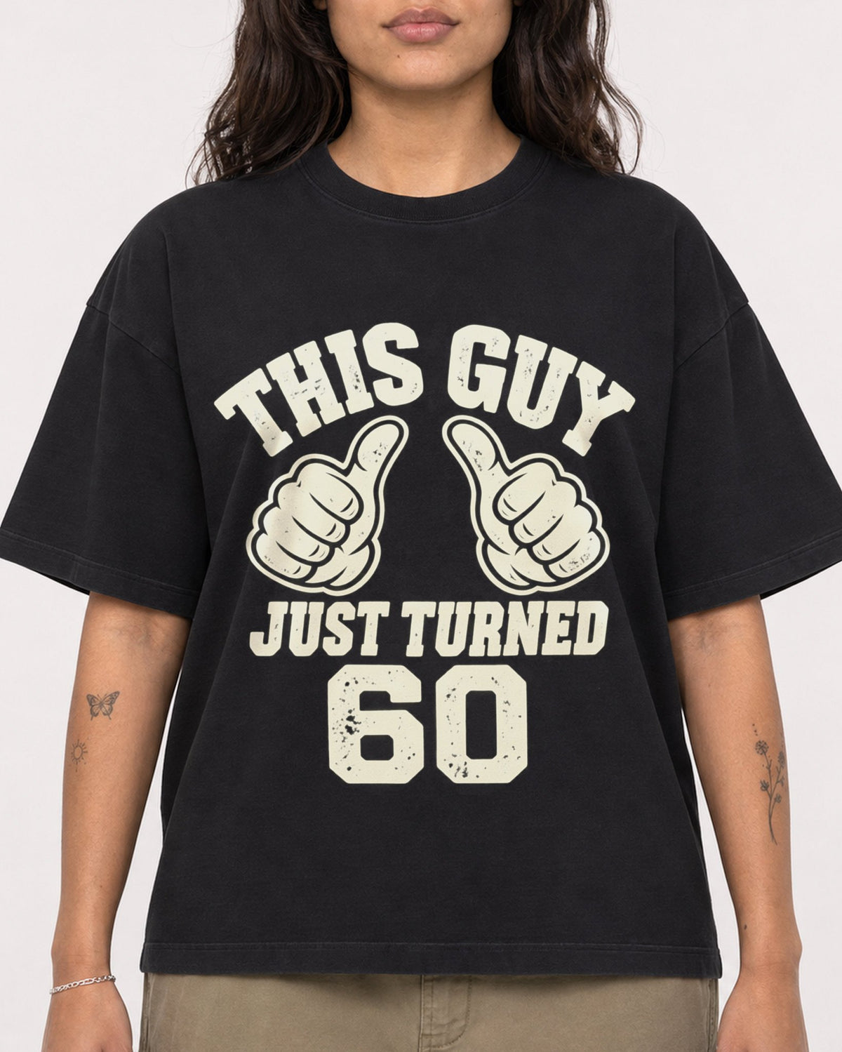 Mockup Boxy Heavyweight Tee Black female close-up 06