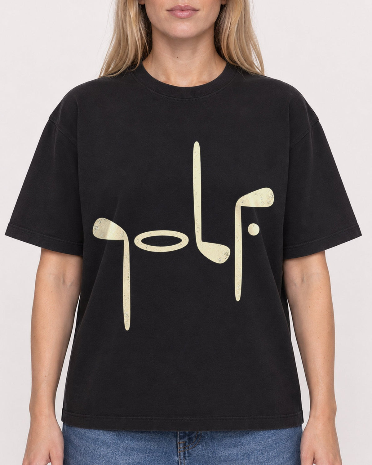 Mockup Boxy Heavyweight Tee Black female close-up 08