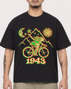 Mockup Boxy Heavyweight Tee Black male close-up 12
