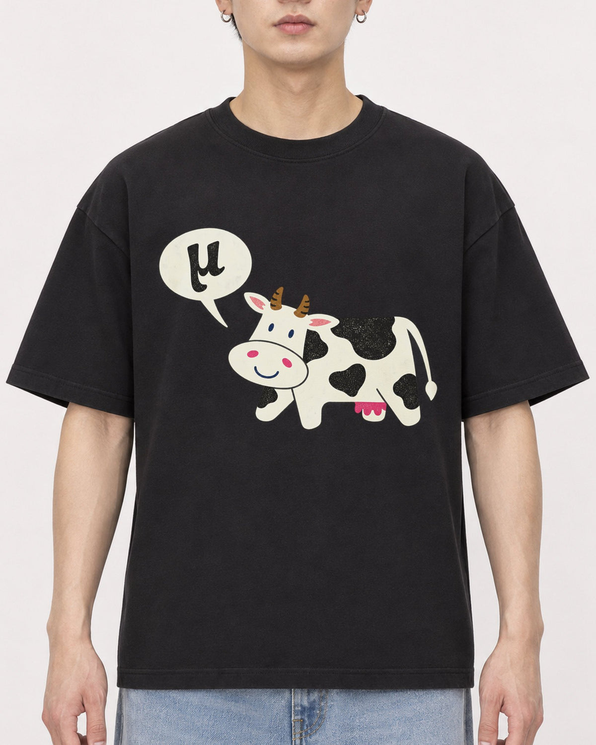 Mockup Boxy Heavyweight Tee Black male close-up 01
