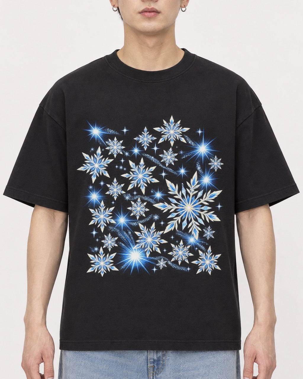 Mockup Boxy Heavyweight Tee Black male close-up 01