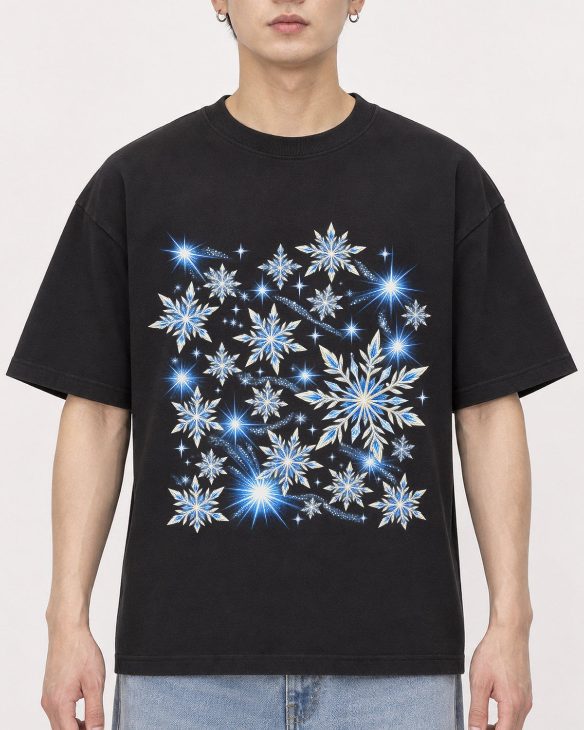 Mockup Boxy Heavyweight Tee Black male close-up 01