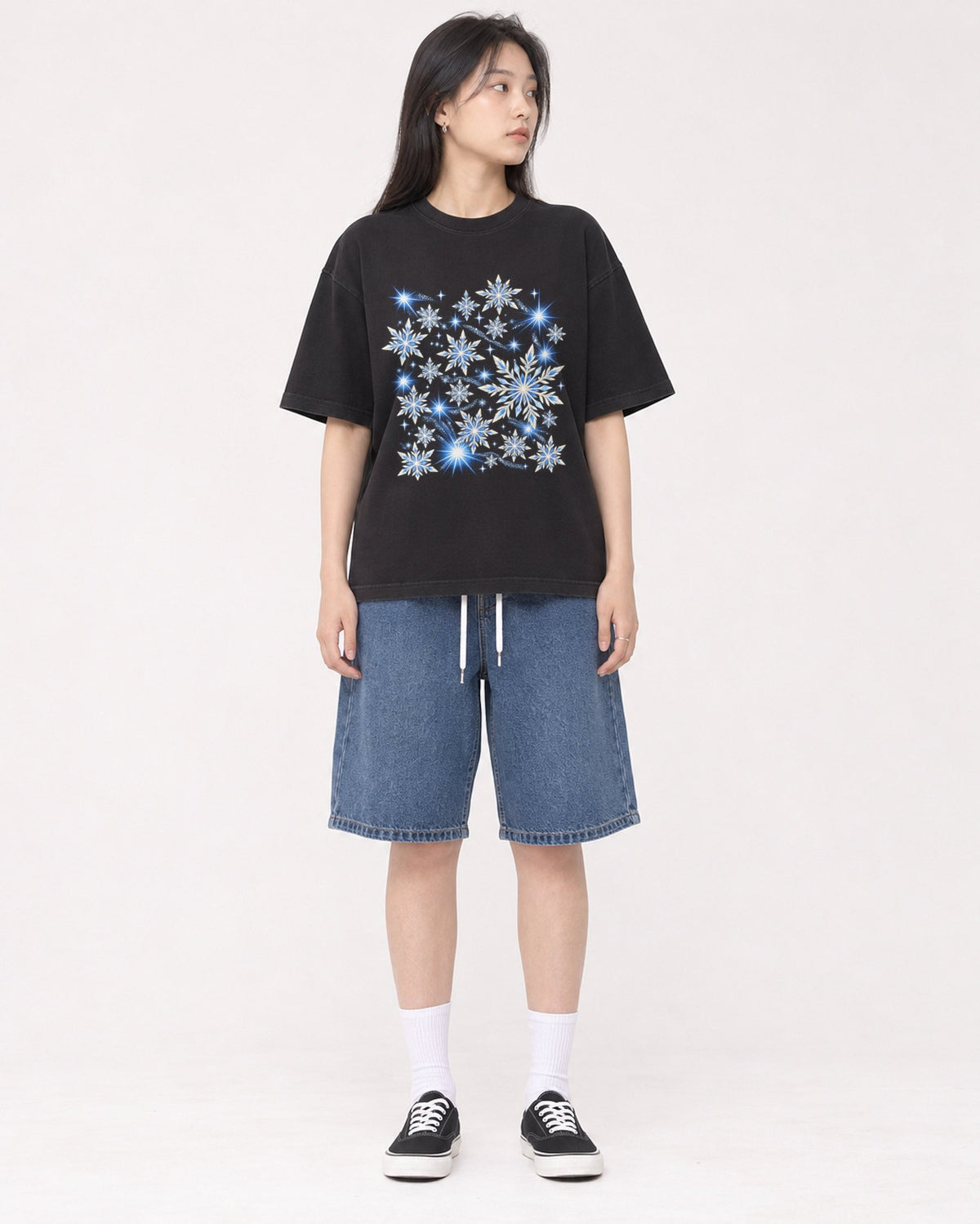 Mockup Boxy Heavyweight Tee Black female full-body 01