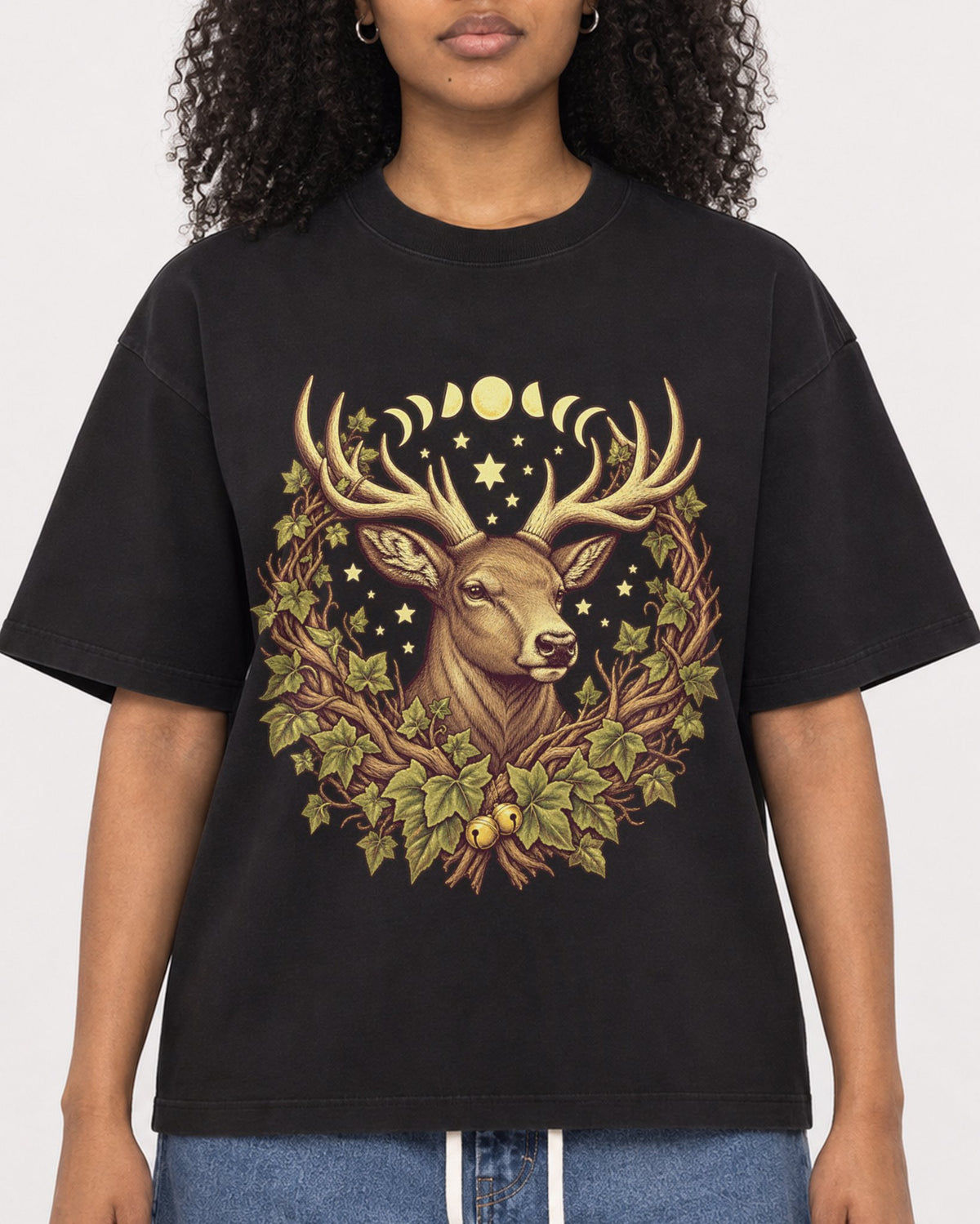 Mockup Boxy Heavyweight Tee Black female close-up 05