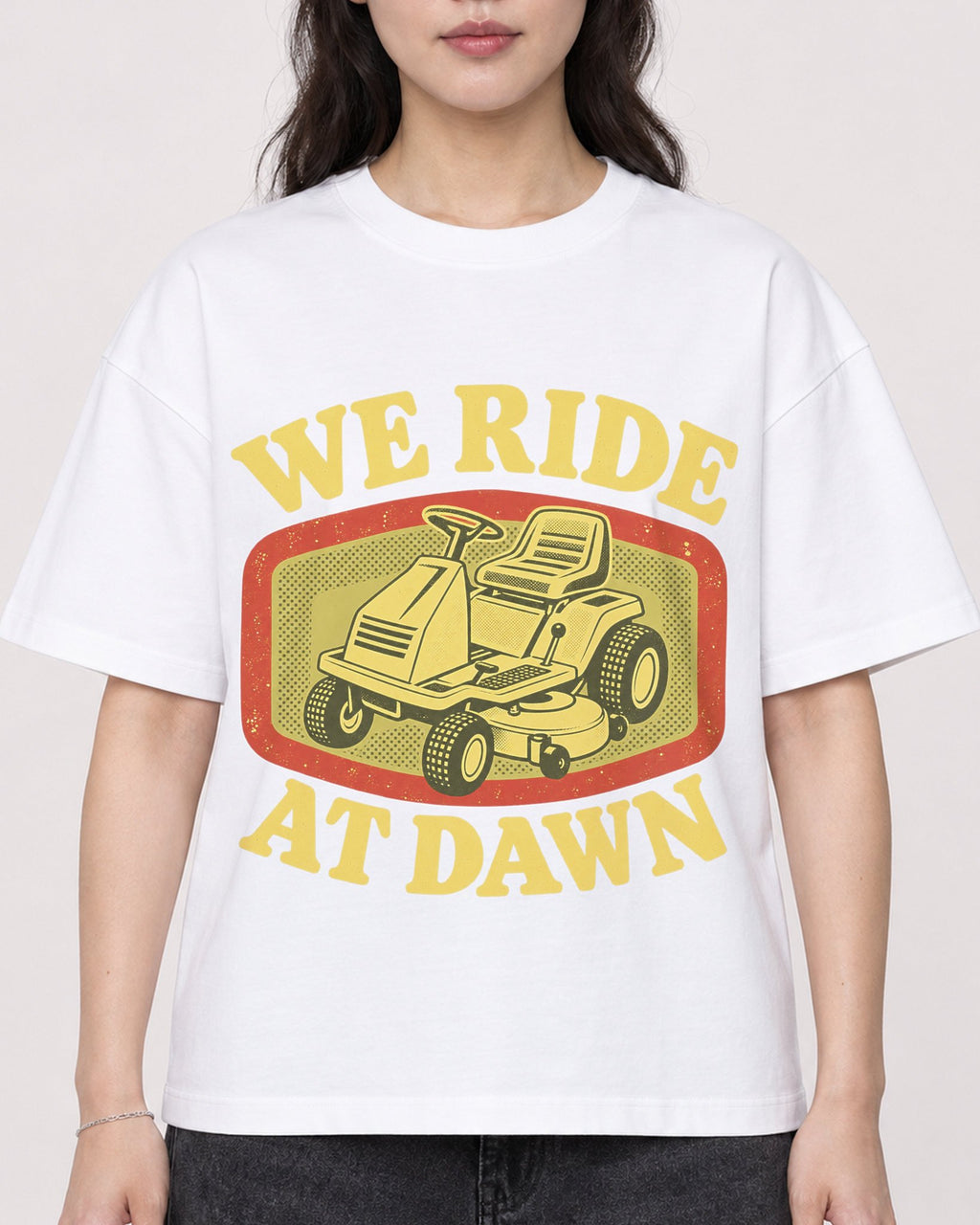 Mockup Boxy Heavyweight Tee White female close-up 03